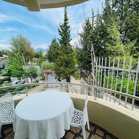 Flora Guest house 3*