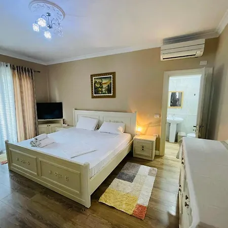 Guest house Flora 3*